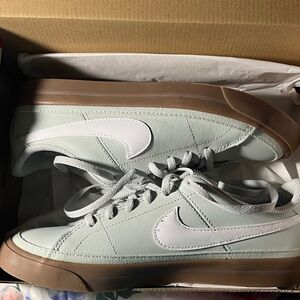 Nike Seafoam Green and Tan Casual Sneakers